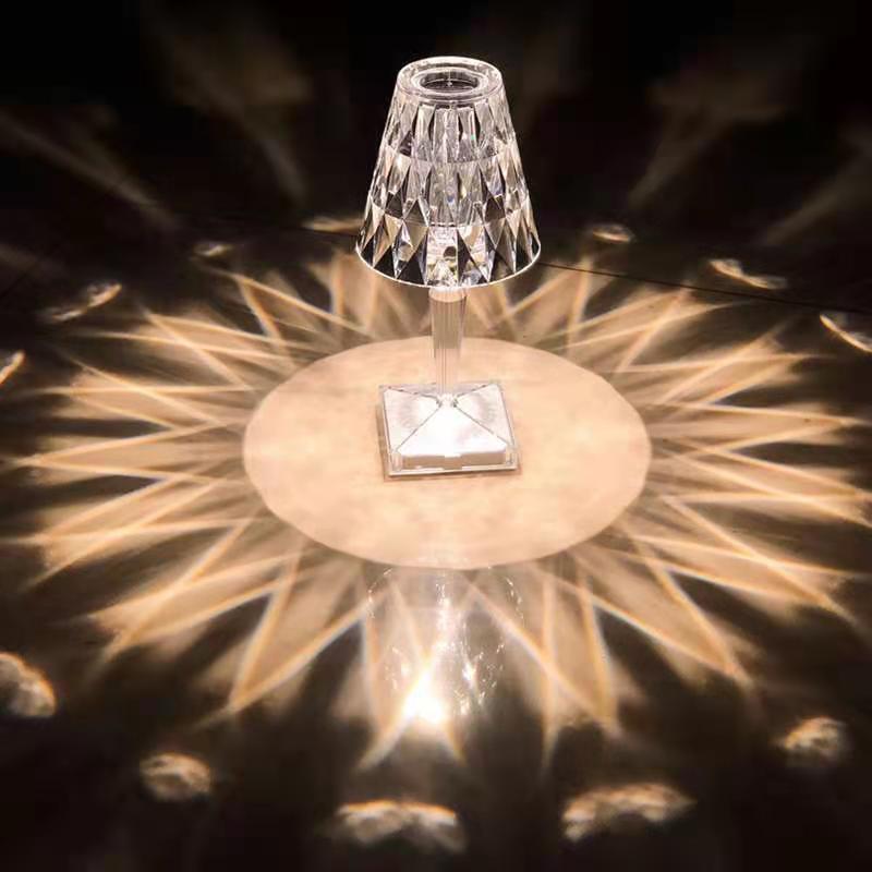 Lampa de masa cu efect de cristal