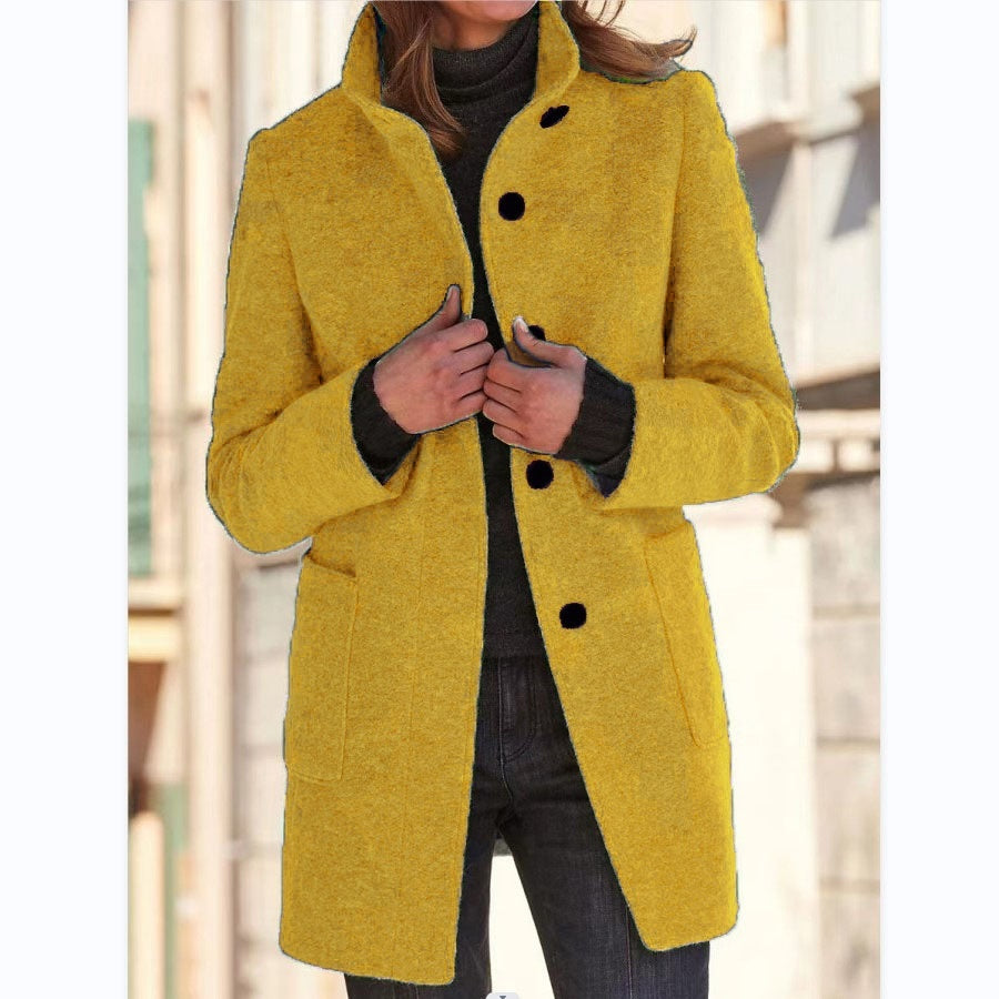 Cappotto di lana con collo alto