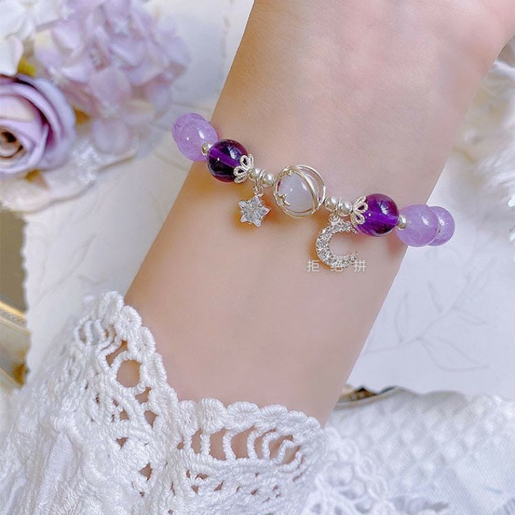 Bratara cu design feminin cu piatra sidefata usoara