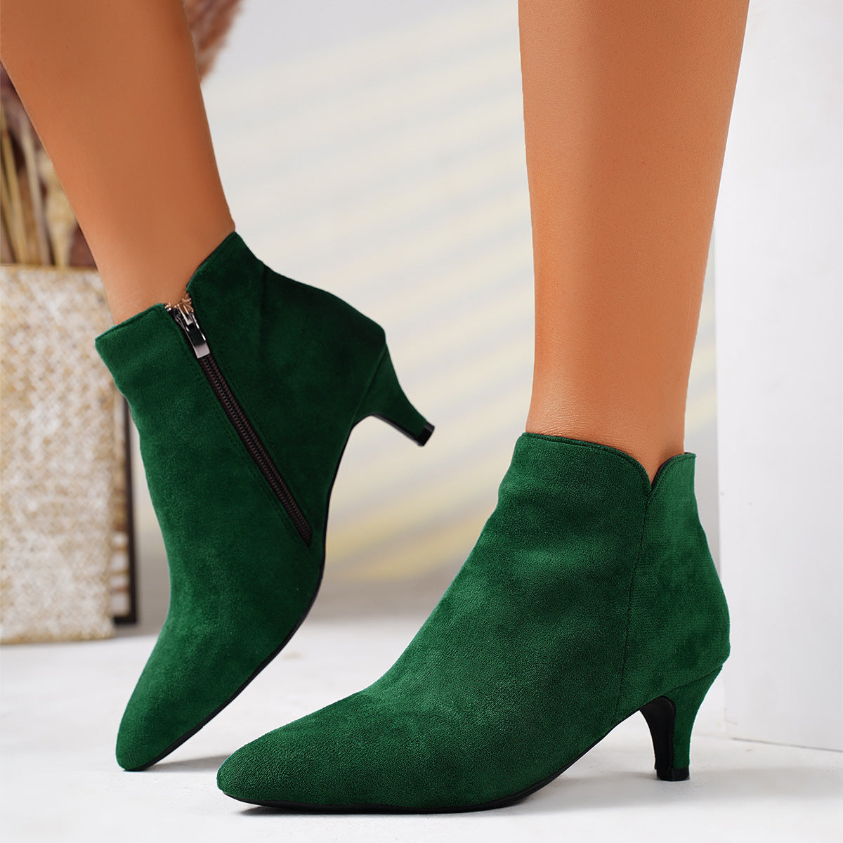 Botine din piele intoarsa cu toc stiletto