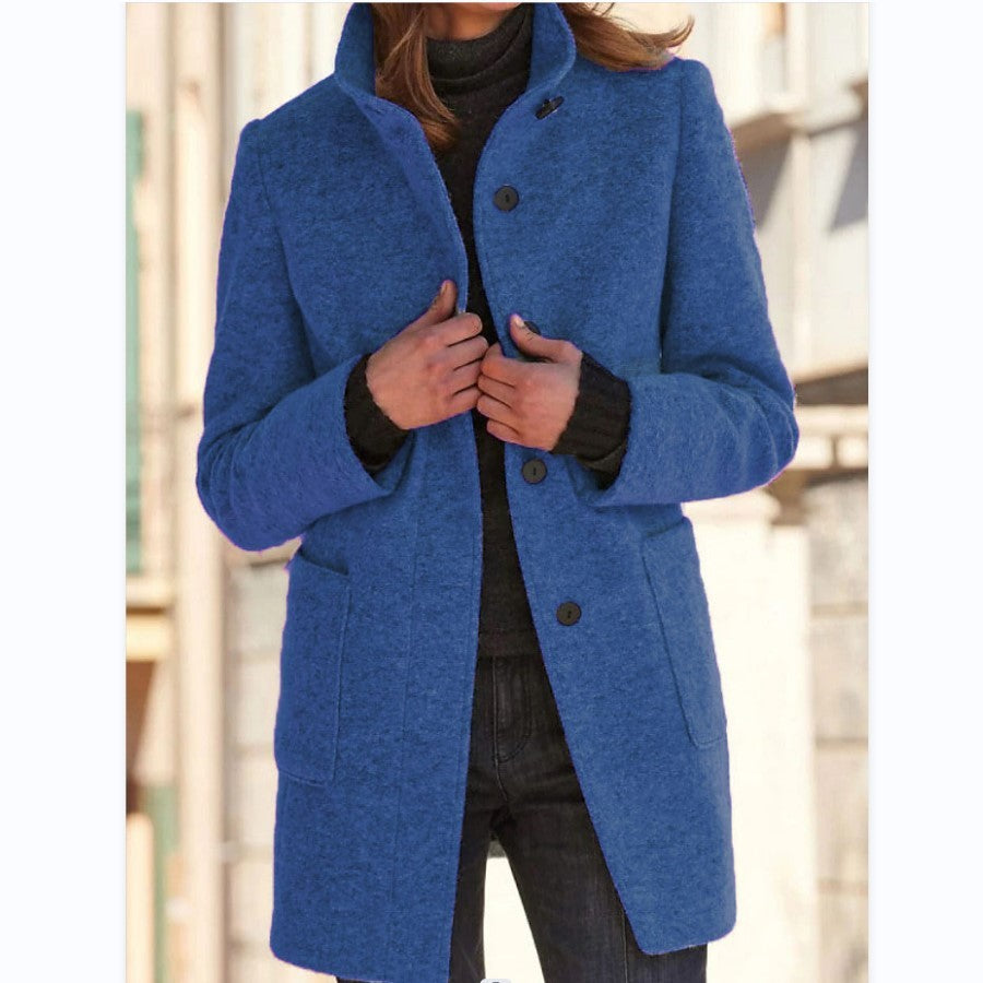 Cappotto di lana con collo alto