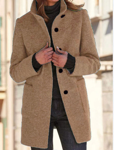 Cappotto di lana con collo alto