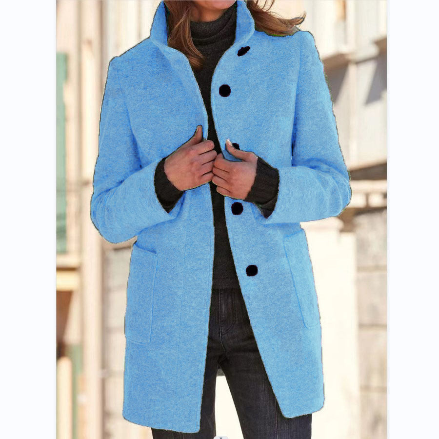 Cappotto di lana con collo alto