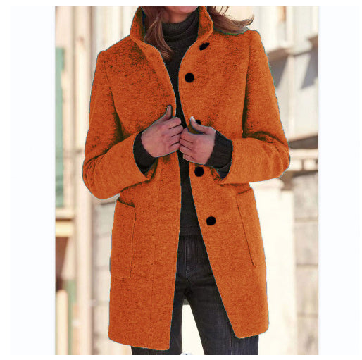 Cappotto di lana con collo alto