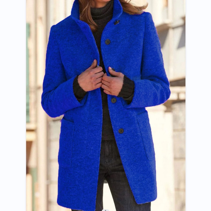 Cappotto di lana con collo alto