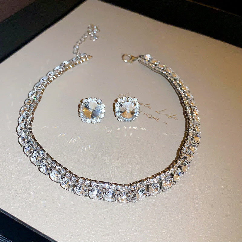 Set colier cu cercei patrati, efect de diamant