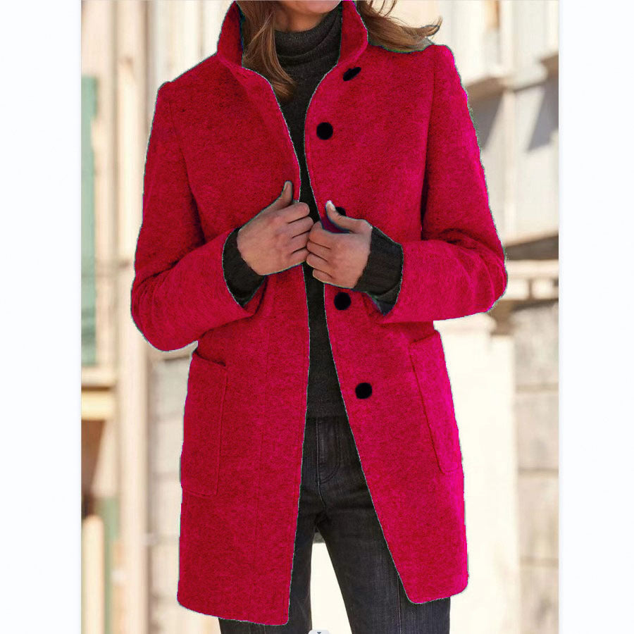 Cappotto di lana con collo alto