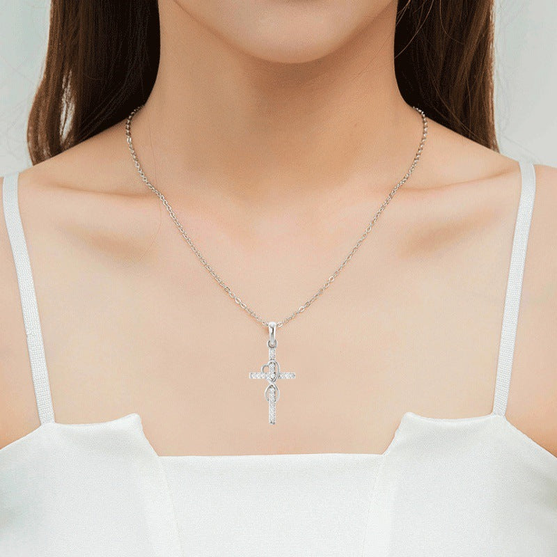 Colier cu pandantiv în cruce din aliaj cu efect de diamant cu opt caractere