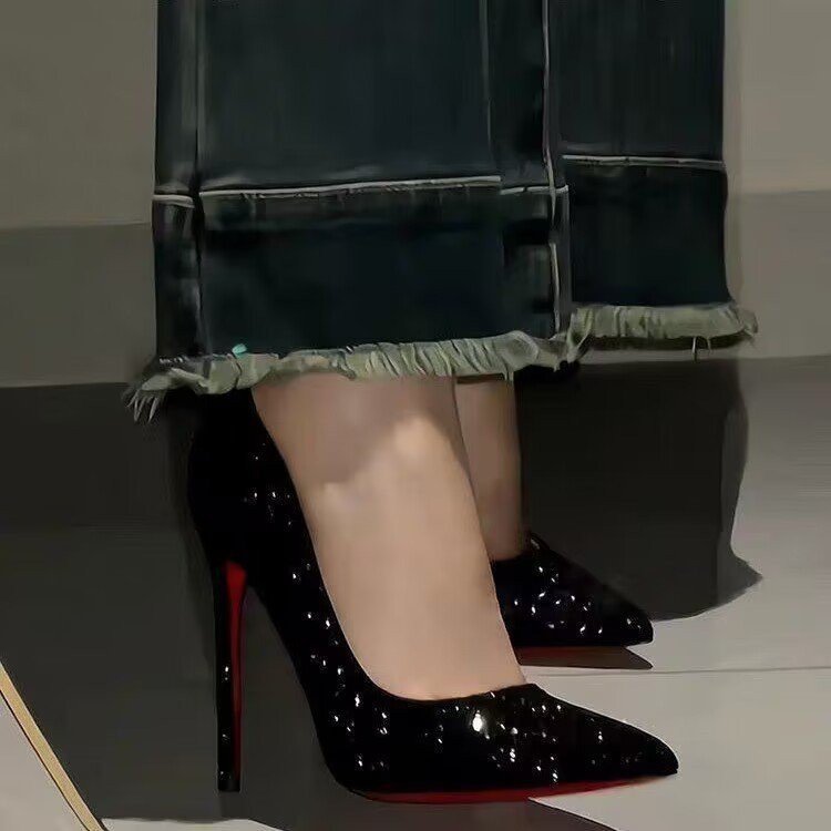 Pantofi de dama cu toc subtire si paiete negre, efect sclipici