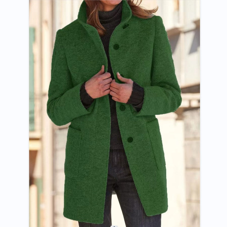 Cappotto di lana con collo alto