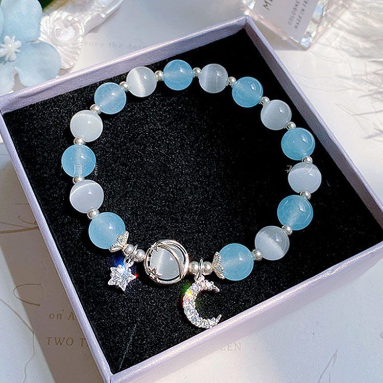 Bratara cu design feminin cu piatra sidefata usoara