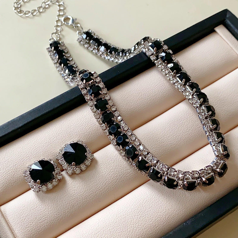 Set colier cu cercei patrati, efect de diamant
