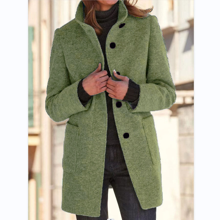 Cappotto di lana con collo alto