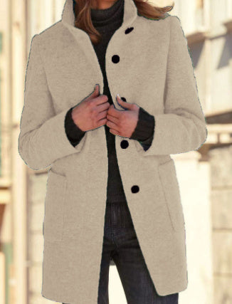 Cappotto di lana con collo alto