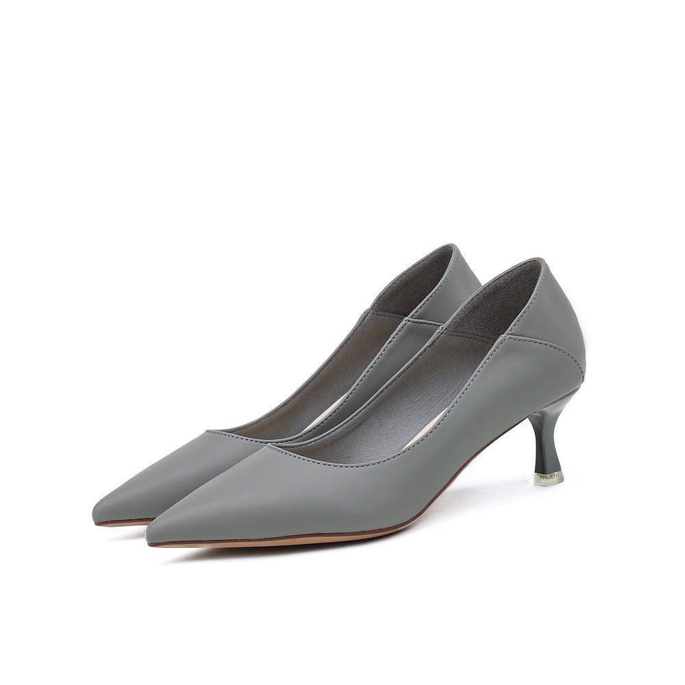 Women's shoes with heels, in soft leather and solid color