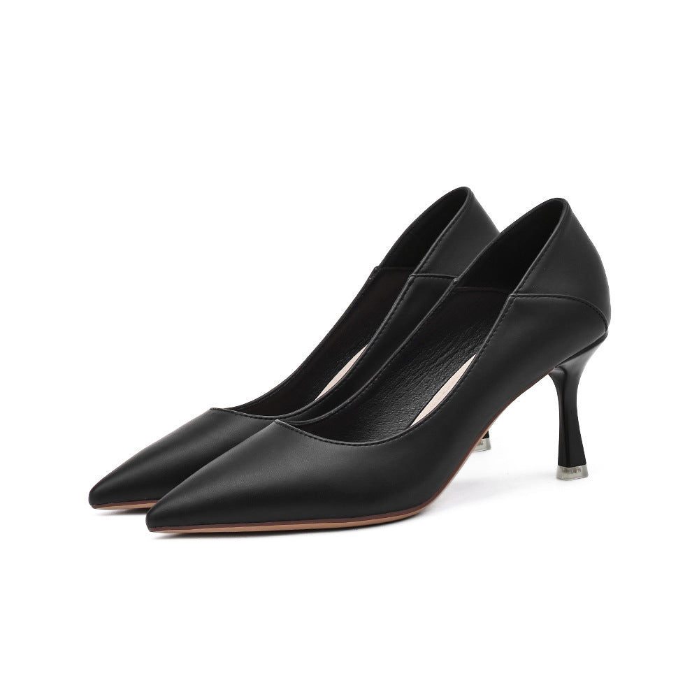 Women's shoes with heels, in soft leather and solid color