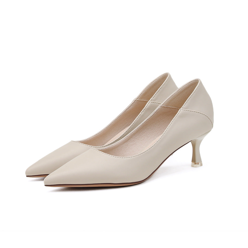 Women's shoes with heels, in soft leather and solid color