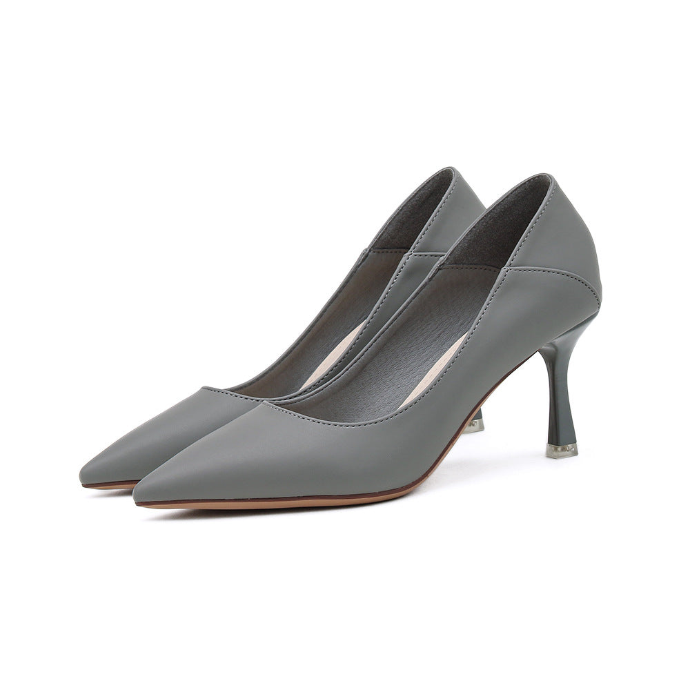 Women's shoes with heels, in soft leather and solid color