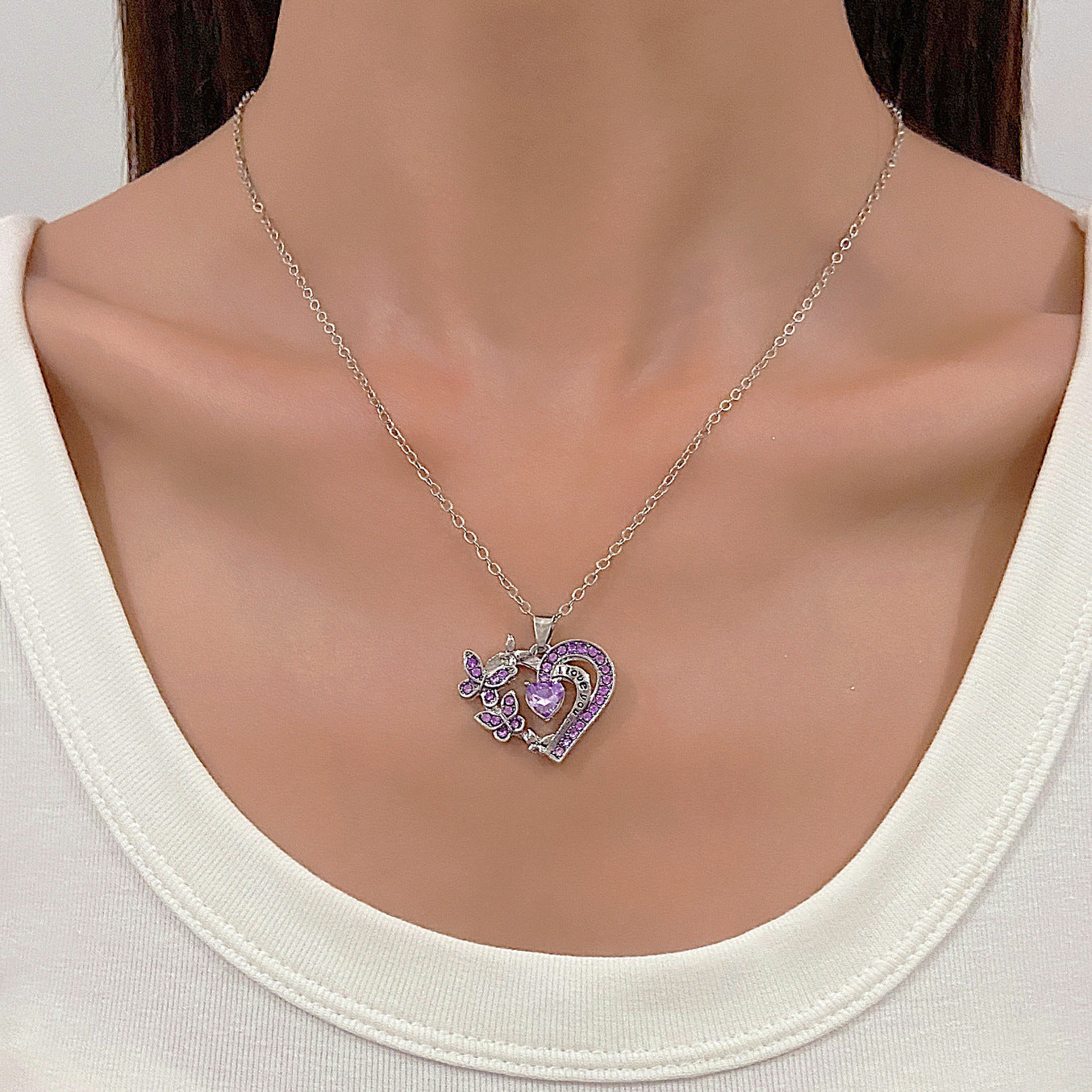 Collana con farfalla e cuore, in strass