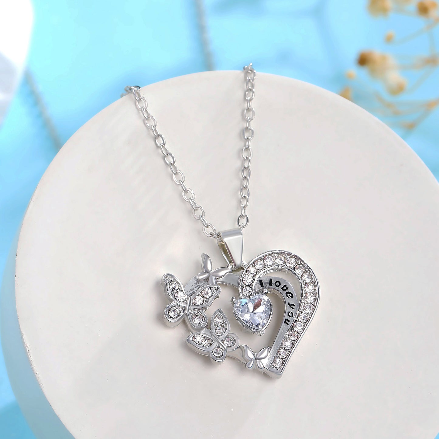 Collana con farfalla e cuore, in strass