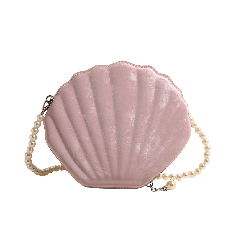 Shell-shaped shoulder bag