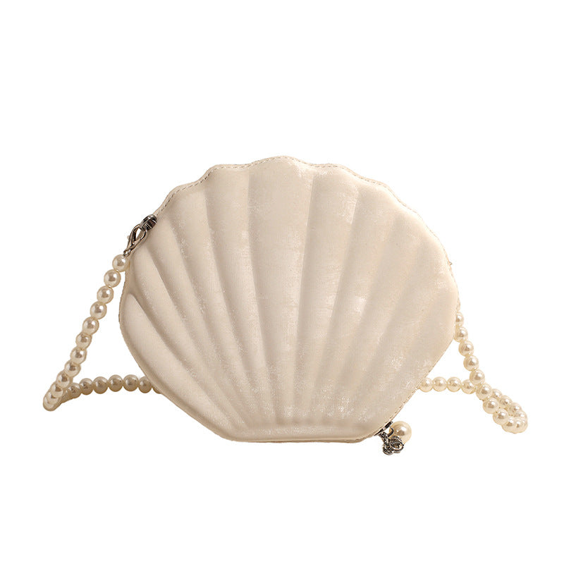 Shell-shaped shoulder bag