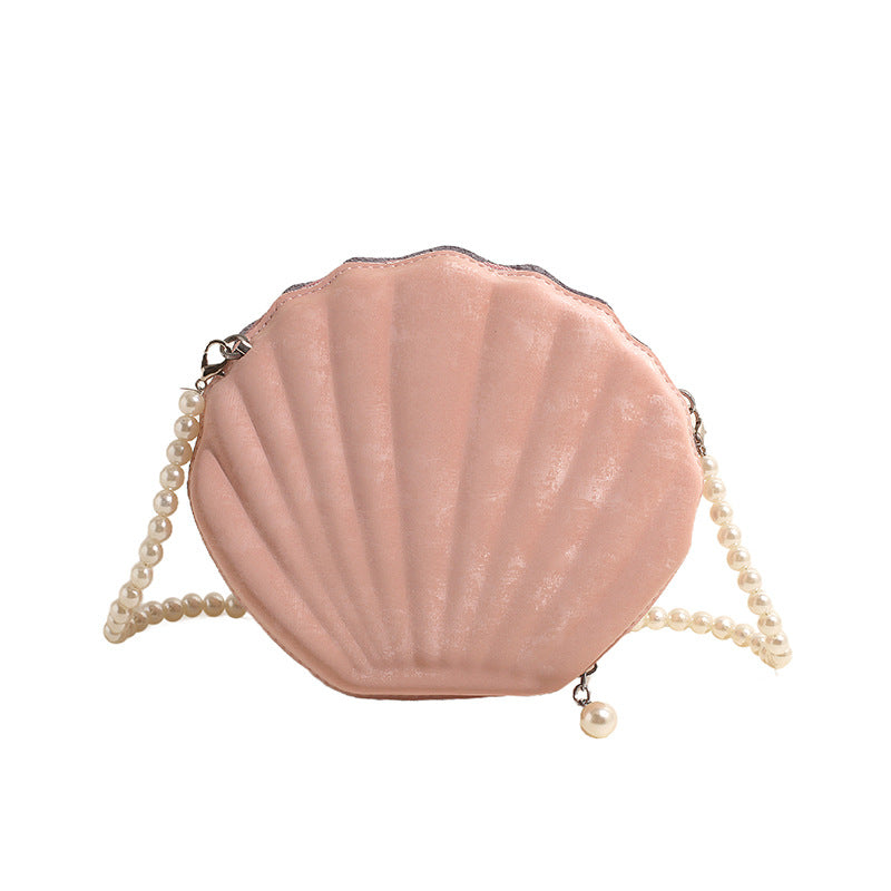 Shell-shaped shoulder bag