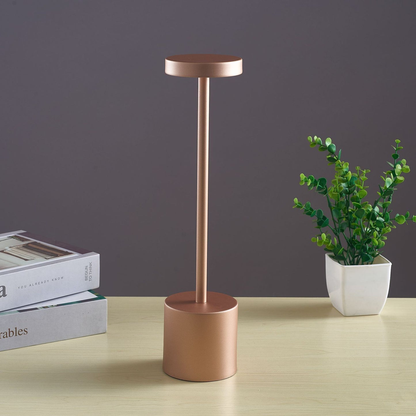 Lampada da tavolino touch LED a forma di I nordica