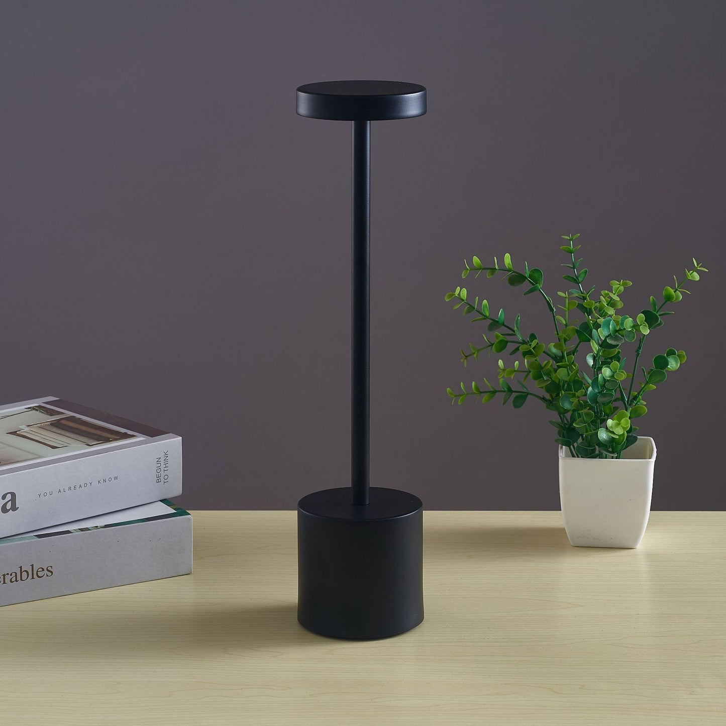 Lampada da tavolino touch LED a forma di I nordica