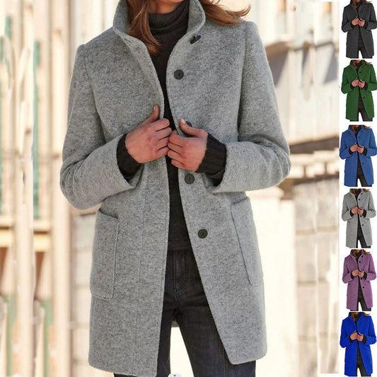 Cappotto di lana con collo alto